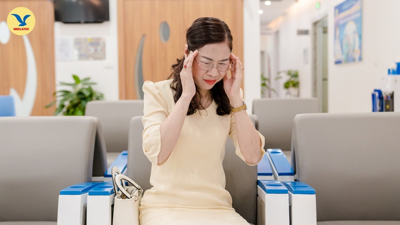 Bạn nên đi khám tại những cơ sở y tế uy tín nếu liên tục bị đau đầu