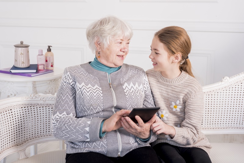 Suy giảm trí nhớ có thể do tuổi tác hoặc bệnh tật