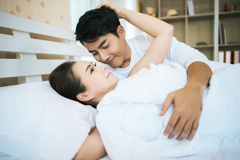 Người bệnh nên kiêng quan hệ đến khi không còn triệu chứng khó chịu sau mổ thoát vị đĩa đệm