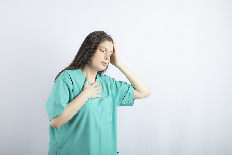 Người bị tăng huyết áp có thể chóng mặt, tim đập nhanh