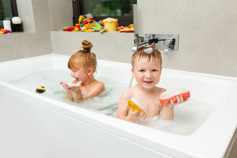 Chưa có quy định cụ thể nào về thời gian tắm cho trẻ theo độ tuổi