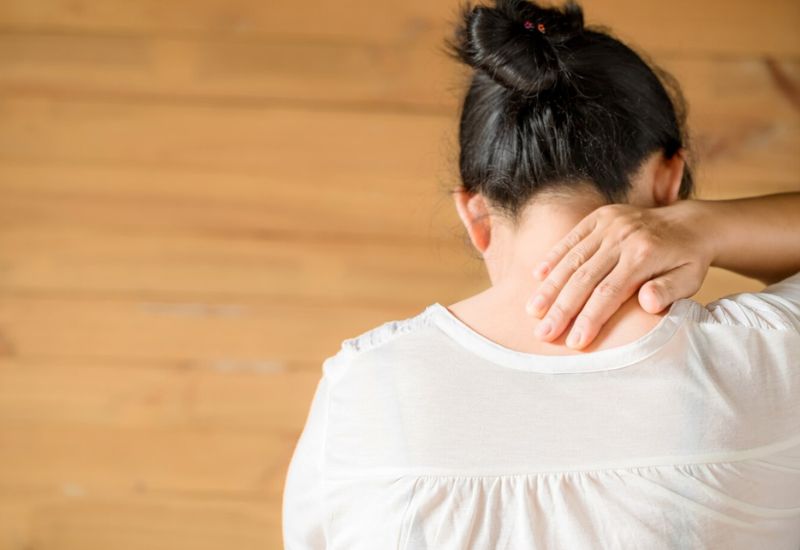 Bác N.Y đi khám do đau vai trái dai dẳng 6 tháng. Ảnh minh họa, nguồn Internet