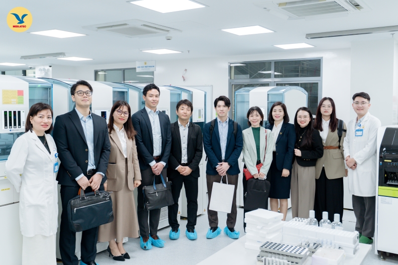 Đoàn công tác thăm quan cơ sở vật chất Trung tâm Xét nghiệm MEDLATEC 