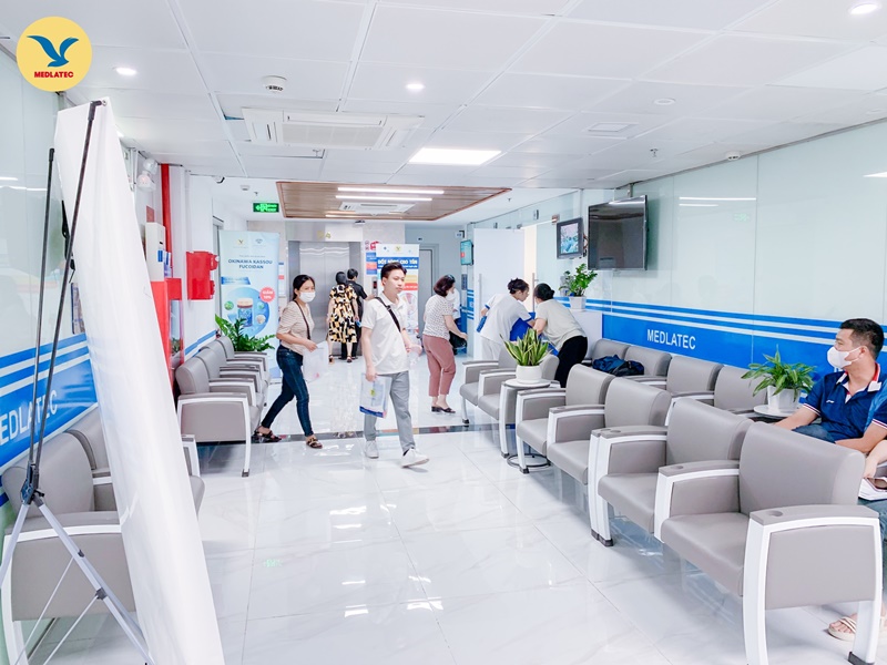 Bạn nên đi khám thay vì tự ý áp dụng các bài thuốc dân gian