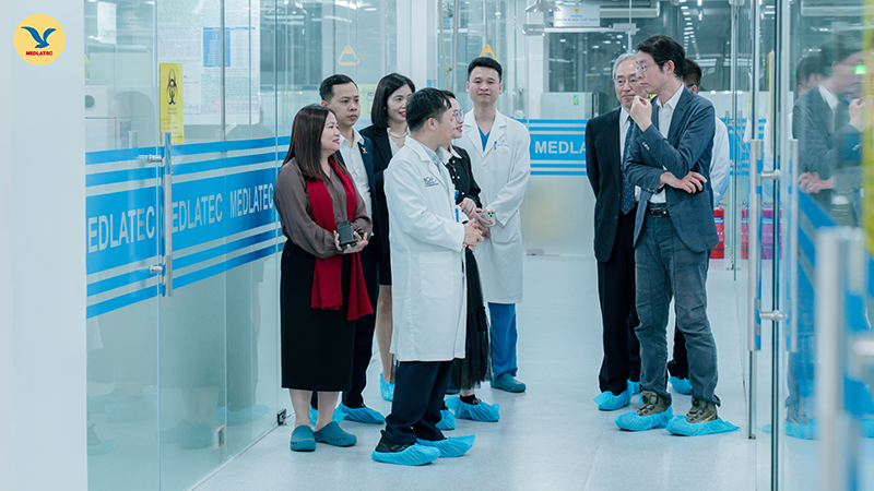 Đoàn công tác của Viện Truyền nhiễm Quốc gia Nhật Bản đi tham quan Trung tâm Xét nghiệm MEDLATEC