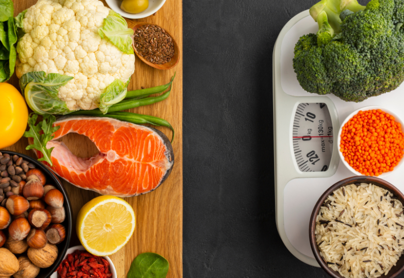 Một chế độ dinh dưỡng cân đối cùng lối sống lành mạnh sẽ giúp tăng cường sức đề kháng, hỗ trợ kiểm soát bệnh