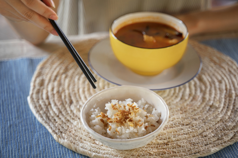 Mẹ nên ăn nếp vào buổi sáng hoặc trưa, giúp tiêu hóa tốt hơn