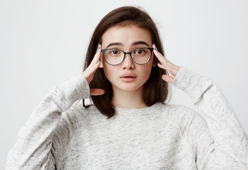 Người bệnh cần chú ý khi xuất hiện dấu hiệu đi kèm như mờ mắt, nhìn kém…