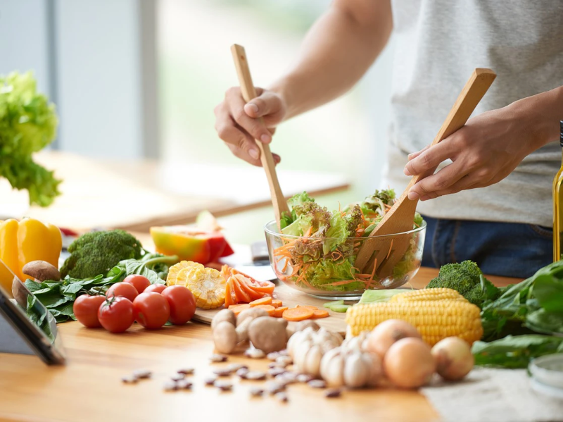 Chị em nên cải thiện chế độ sinh hoạt để khắc phục tình trạng giảm ham muốn