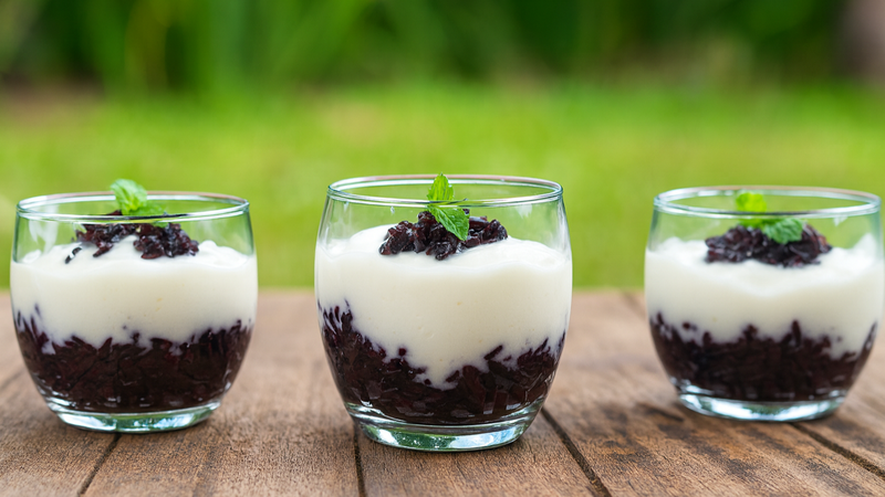 Sữa chua nếp cẩm chứa nhiều dưỡng chất có lợi cho sức khỏe 