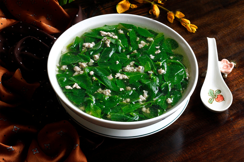 Canh rau ngót nấu thịt phù hợp với bệnh nhân tiểu đường