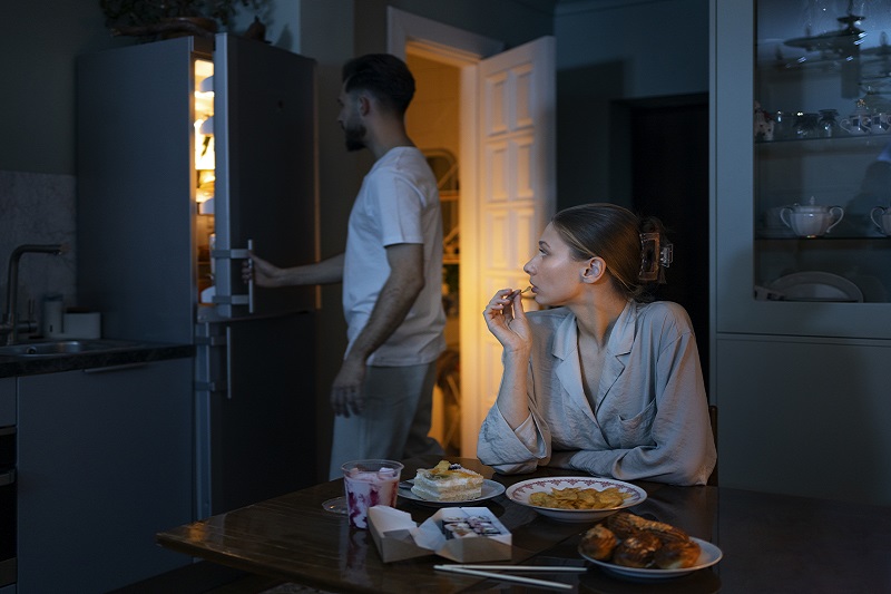 Thói quen ăn khuya không tốt cho việc điều trị của bệnh nhân tiểu đường