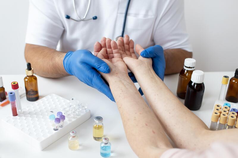Xét nghiệm dị ứng giúp xác định những yếu tố khiến cơ thể nổi mề đay bất thường