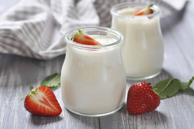 Sữa có thể gây tăng tiết dịch vị và làm đau bao tử nặng thêm không?
