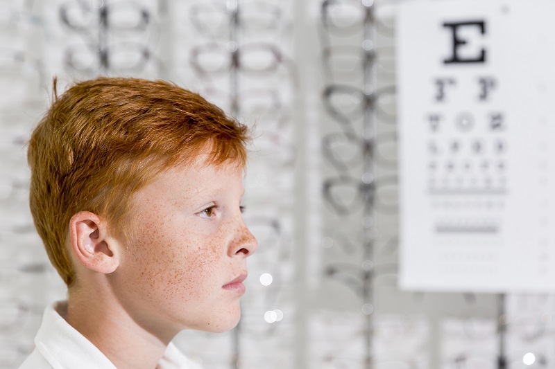 Nếu không được điều trị sớm, đục thủy tinh thể dễ làm thị lực của trẻ suy giảm nhanh chóng