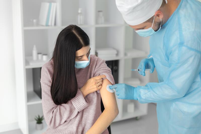 Tiêm vaccine HPV giúp phòng ngừa nhiễm virus nguy cơ cao, bảo vệ sức khỏe cổ tử cung hiệu quả
