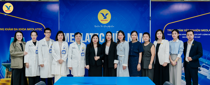 Đại diện các đơn vị chụp ảnh lưu niệm