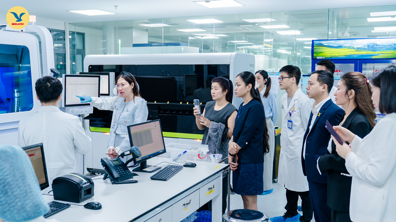 Đoàn chuyên gia Campuchia tham quan Trung tâm Xét nghiệm MEDLATEC