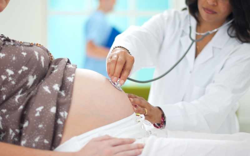 Mẹ bầu cần chủ động khám ngay khi bị ra máu ở tuần thai thứ 26 