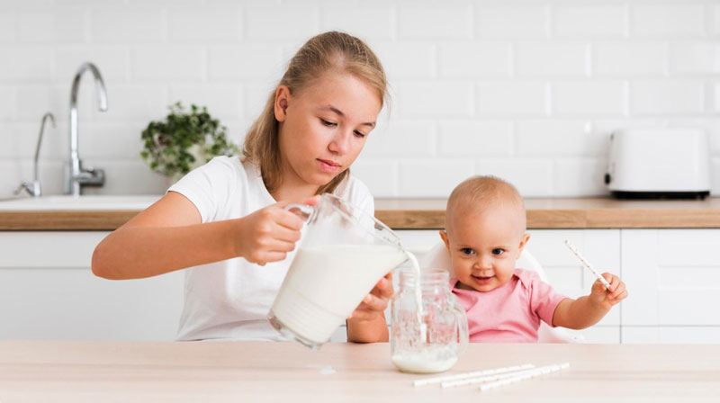 Cha mẹ nên kiểm soát lượng sữa cho bé uống mỗi ngày