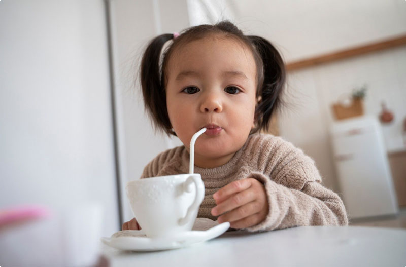 Trẻ có thể uống được cả sữa tươi và sữa bột