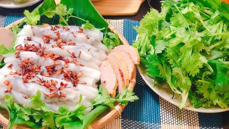 Bánh cuốn ăn với nhiều rau sống giúp giảm nguy cơ tăng đường huyết sau ăn