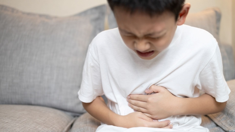 Rối loạn tiêu hóa là một trong những nguyên nhân khiến trẻ bị đau bụng quanh rốn từng cơn