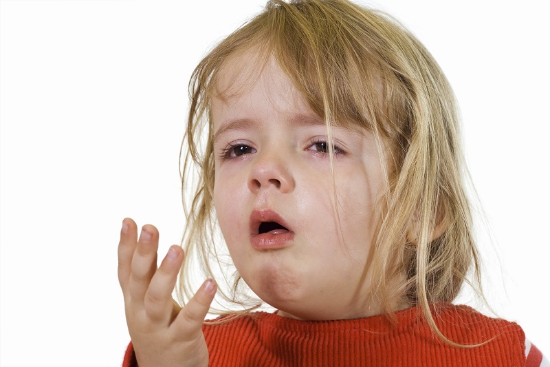 Các triệu chứng chính của viêm thanh khí quản cấp ở trẻ em là gì?

