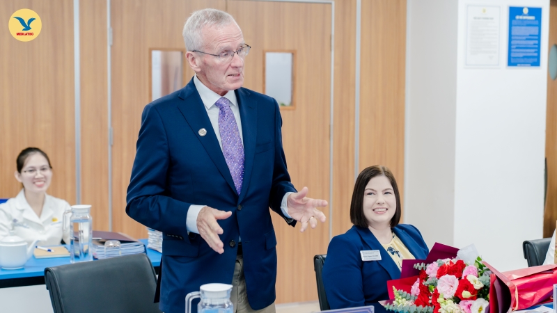 Trưởng đoàn - Giáo sư  Richard Scanlan đưa ra đánh giá tại phiên tổng kết 