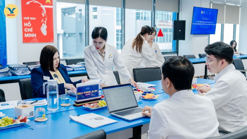 Không khí làm việc nghiêm túc, khẩn trương 