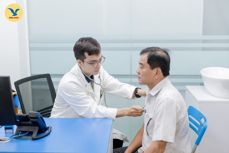 Khám Nội giúp bác sĩ đánh giá tình trạng hoạt động của các cơ quan trong cơ thể, phát hiện sớm những dấu hiệu bất thường