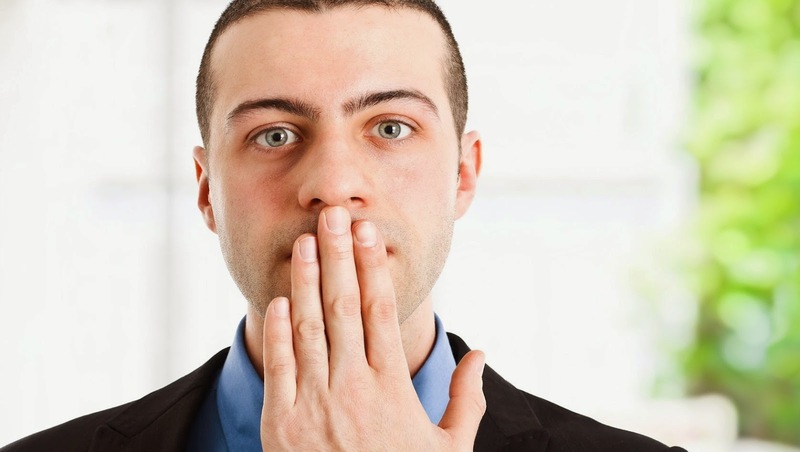 Tại sao cạo lưỡi có thể giúp khắc phục tình trạng hôi miệng?
