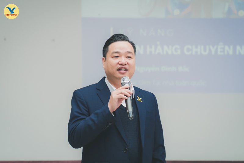 Ông Lưu Xuân Thành - Phó Giám đốc Trung tâm Tại nhà toàn quốc phát biểu tại buổi lễ