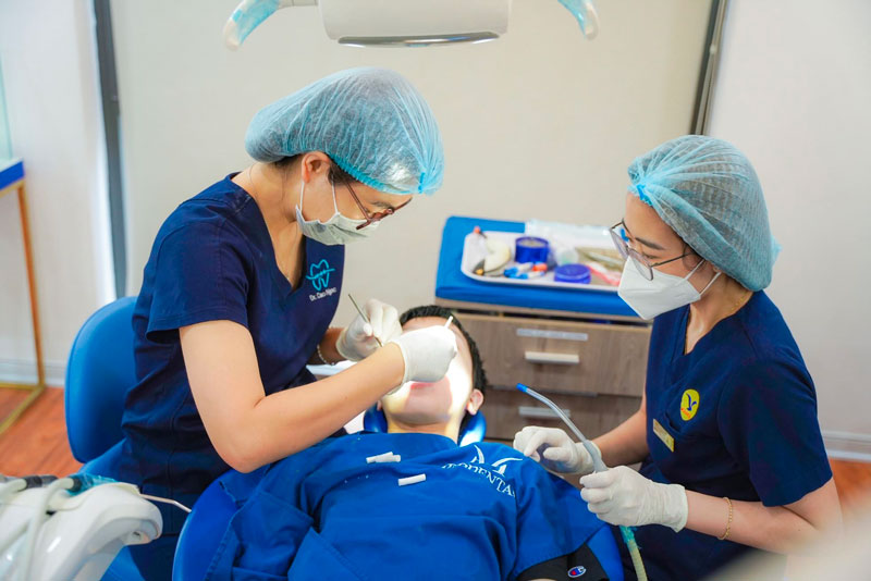 Bạn nên đi khám nếu bị viêm chân răng