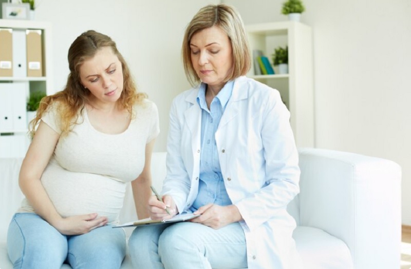 Mẹ bầu tăng huyết áp cần làm theo hướng dẫn điều trị từ bác sĩ