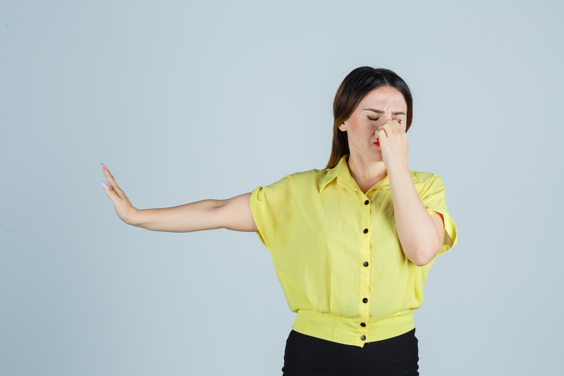 Hắt hơi liên tục là biểu hiện điển hình của viêm mũi dị ứng thời tiết lạnh 