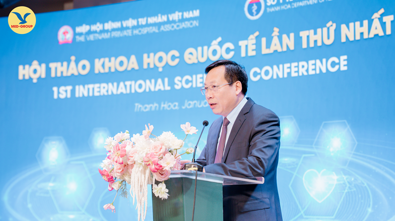 Thứ trưởng Bộ Y tế Lê Đức Luận phát biểu tại hội thảo 