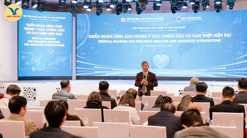 GS.AHLĐ Nguyễn Anh Trí tham dự hội thảo trong vai trò Chủ tọa ở cả hai phiên làm việc 