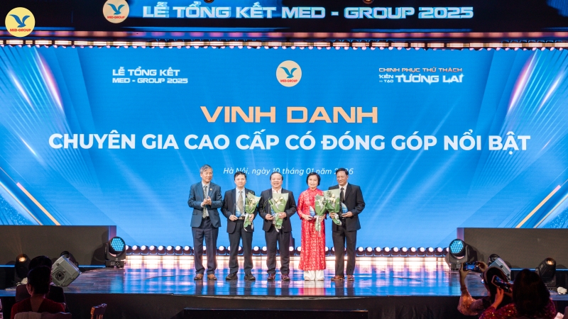 GS.AHLĐ Nguyễn Anh Trí đại diện Tập đoàn vinh danh các Thầy/Cô chuyên gia 
