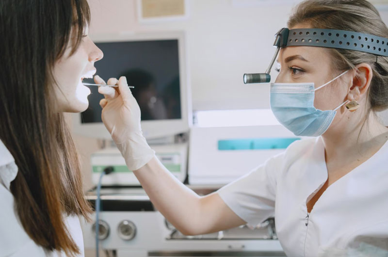 U nhú xuất hiện trong vùng lưỡi thường phát triển chậm và không gây đau 