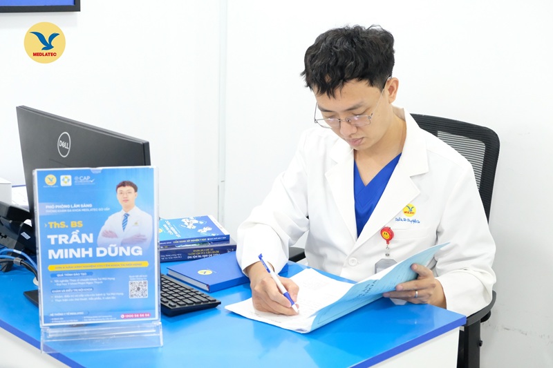 Trong bước đầu tiên, bác sĩ sẽ tiến hành đối chiếu các chỉ số với ngưỡng trung bình