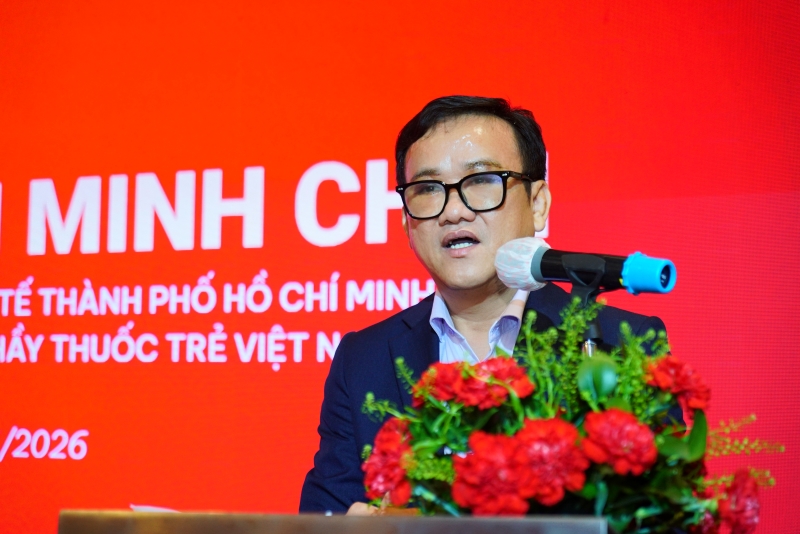TS.BSCKII Huỳnh Minh Chín – Phó Giám đốc Sở Y tế TP.HCM, Phó Chủ tịch Hội Thầy thuốc Trẻ Việt Nam phát biểu tại buổi lễ 