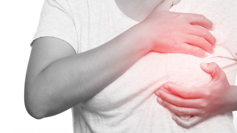 Thay đổi nội tiết tố là một trong các nguyên nhân gây ra phồng rộp đầu ti