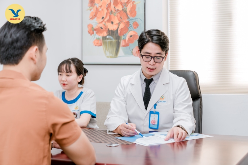 Bác sĩ MEDLATEC tư vấn tận tình cho người bệnh