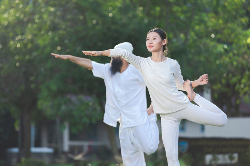 Thường xuyên vận động xương khớp nhẹ nhàng sẽ giúp khớp hông linh hoạt hơn