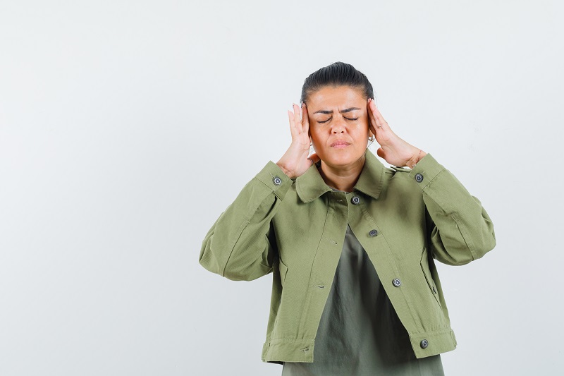 Viêm tai giữa tiến triển nghiêm trọng có thể khiến người bệnh nghe kém rõ rệt