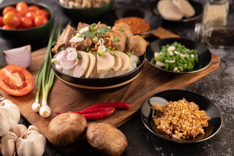 Ngộ độc thực phẩm cũng là nguyên nhân khiến trẻ nôn nhiều