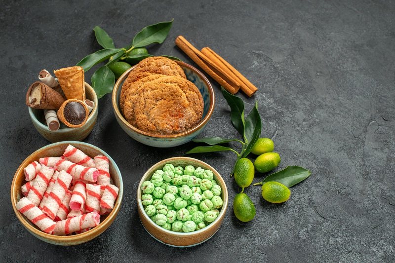 Ăn nhiều đồ ngọt trong ngày Tết dễ làm đường huyết tăng cao