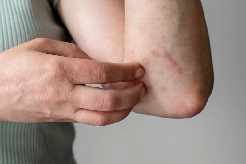 Người bệnh nên thông báo cho bác sĩ nếu xuất hiện dấu hiệu bất thường sau dùng thuốc