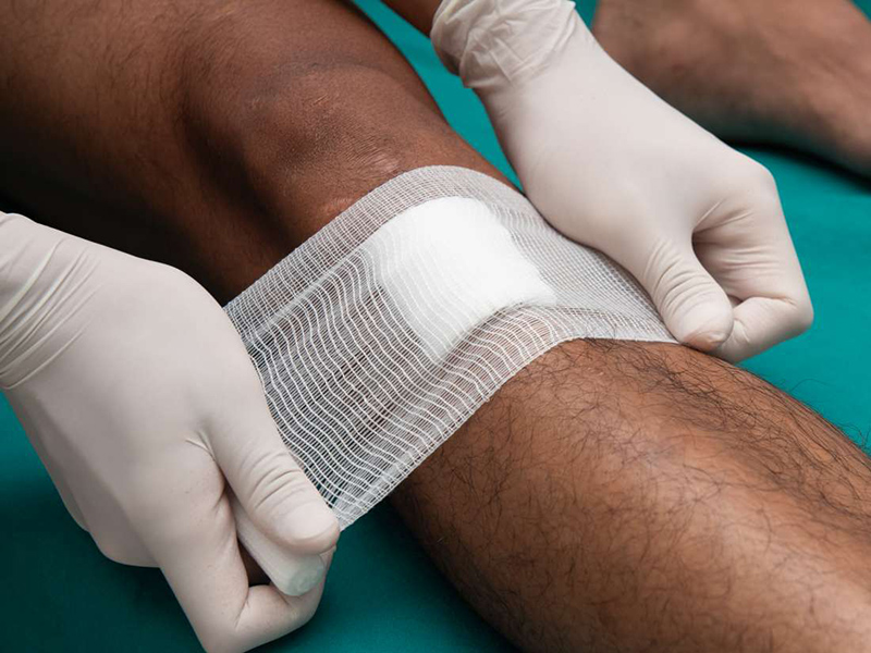 Tuyệt đối không dùng cây bòn bọt với vết thương hở 